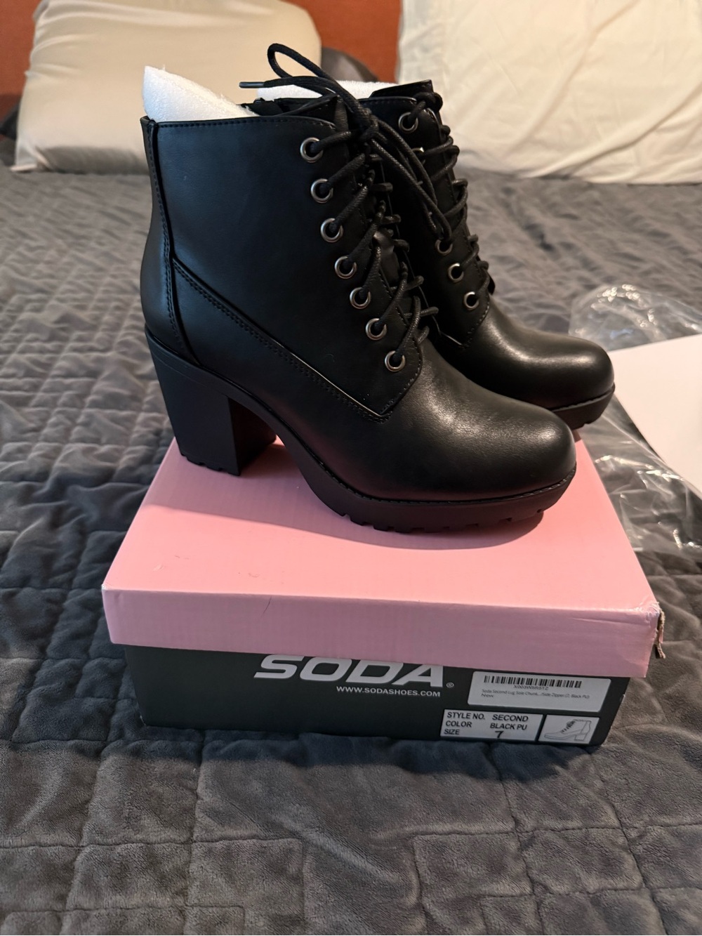 NIB Soda Black Lace-Up Chunky Heel Ankle Boots Size 7